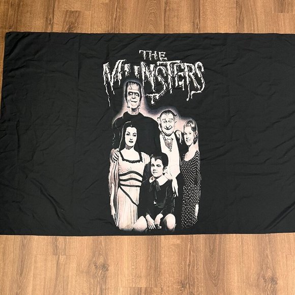 The Munsters Large Cloth Decorative Banner 40"x59.5" - Picture 1 of 9